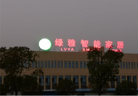 三门楼顶冲孔发光字是怎么安装的?