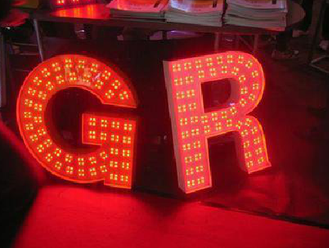 三门LED发光字常见的安装误区。